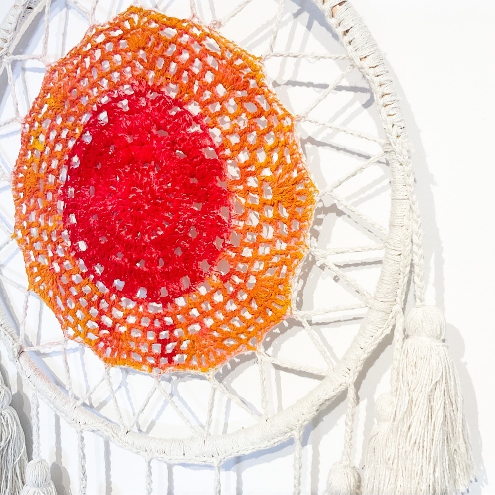 Large VINTAGE White Crocheted Dreamcatcher - Picture 4 of 10
